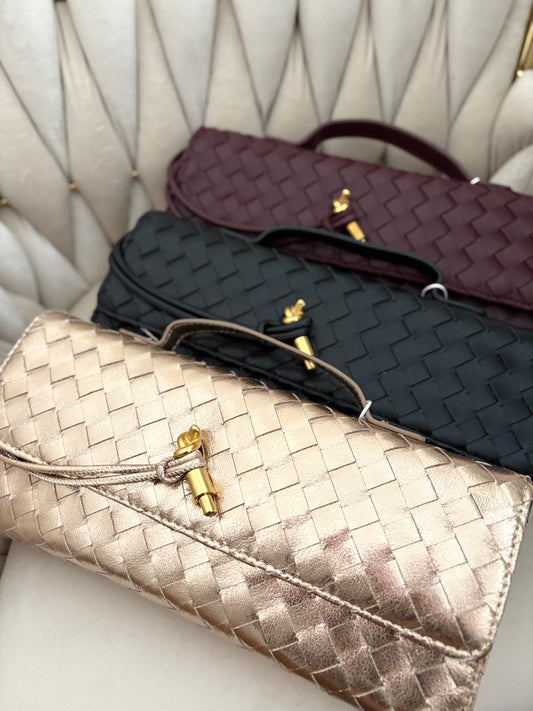 Solana Clutch